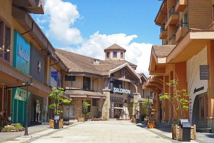 长白山西坡万达度假村有何特色？-图2