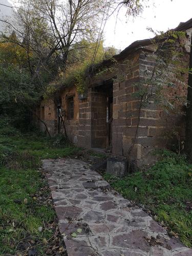 井底村农家院，住着啥感觉？-图1